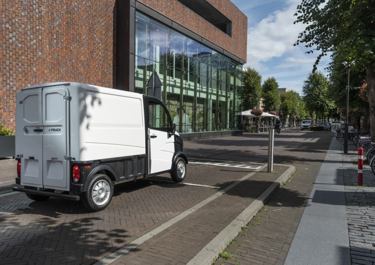  Mopedavto   AIXAM e-Truck E-truck fourgon 3.jpg